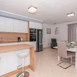 Vila Maria With Outdoor Pool - Five Bedroom With Outdoor Pool *