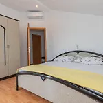 Maria With Outdoor Pool - Five Bedroom With Outdoor Pool Vila