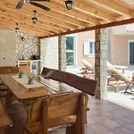 Maria With Outdoor Pool - Five Bedroom With Outdoor Pool Vila