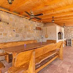 Vila Maria With Outdoor Pool - Five Bedroom With Outdoor Pool