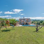 Maria With Outdoor Pool - Five Bedroom With Outdoor Pool Drnis