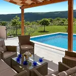 Maria With Outdoor Pool - Five Bedroom With Outdoor Pool * Drnis
