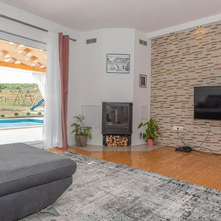 Vila Maria With Outdoor Pool - Five Bedroom With Outdoor Pool *