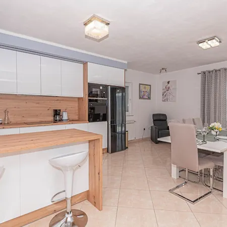 וילה Maria With Outdoor Pool - Five Bedroom With Outdoor Pool *