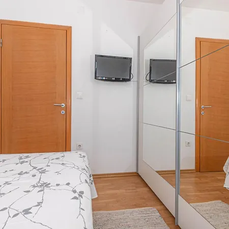 וילה Maria With Outdoor Pool - Five Bedroom With Outdoor Pool Drniš