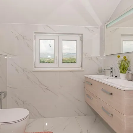 וילה Maria With Outdoor Pool - Five Bedroom With Outdoor Pool Drniš