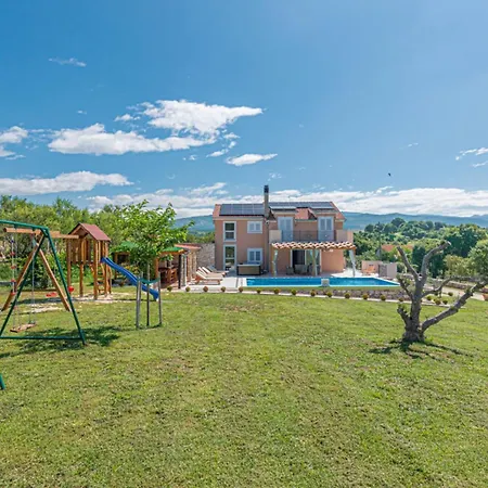 Maria With Outdoor Pool - Five Bedroom With Outdoor Pool Drniš