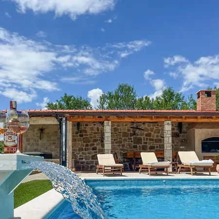 Maria With Outdoor Pool - Five Bedroom With Outdoor Pool Villa *