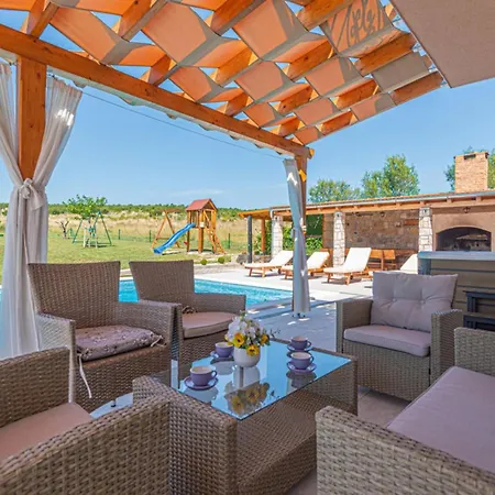 Maria With Outdoor Pool - Five Bedroom With Outdoor Pool * Drniš