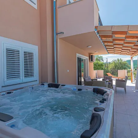 Vila Maria With Outdoor Pool - Five Bedroom With Outdoor Pool Otavice