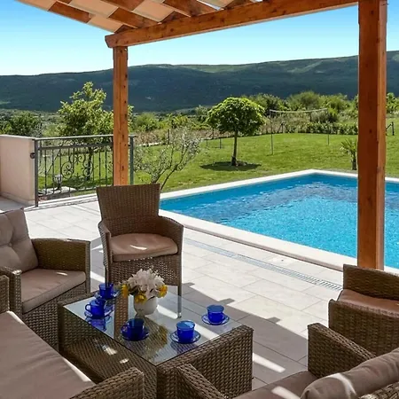 Maria With Outdoor Pool - Five Bedroom With Outdoor Pool * Drniš