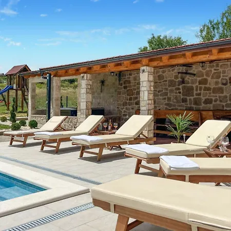 Maria With Outdoor Pool - Five Bedroom With Outdoor Pool Vila Otavice