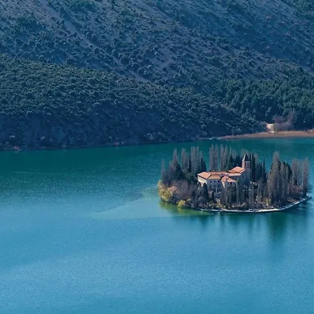 Maria With Outdoor Pool - Five Bedroom With Outdoor Pool