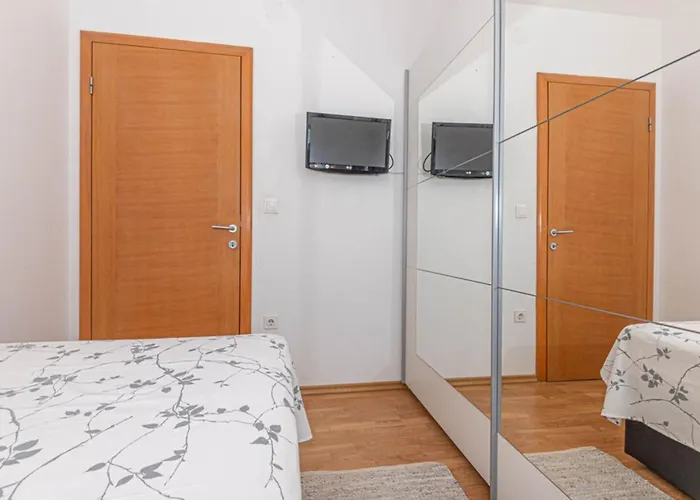 Villa Maria With Outdoor Pool - Five Bedroom With Outdoor Pool Drniš