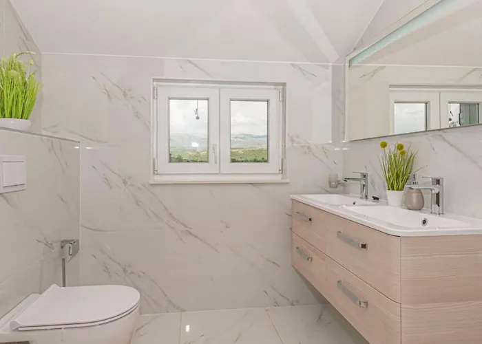 Villa Maria With Outdoor Pool - Five Bedroom With Outdoor Pool Drniš