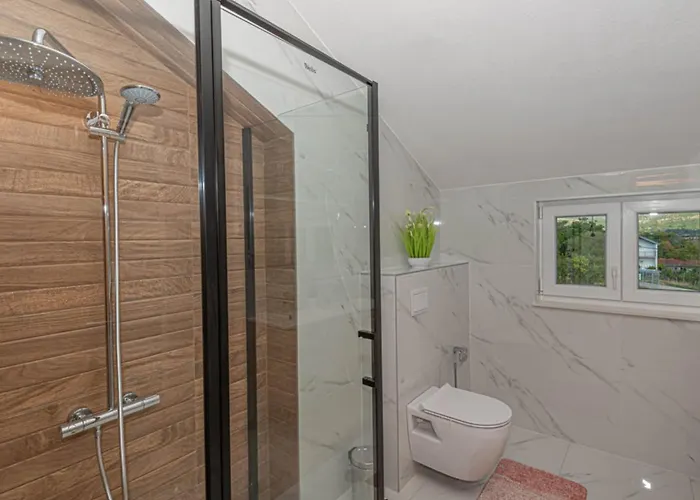 Maria With Outdoor Pool - Five Bedroom With Outdoor Pool