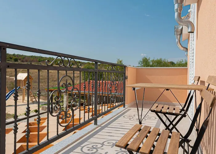 Maria With Outdoor Pool - Five Bedroom With Outdoor Pool * Drniš