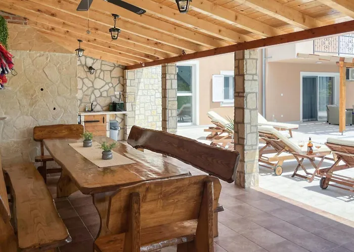 Maria With Outdoor Pool - Five Bedroom With Outdoor Pool Villa