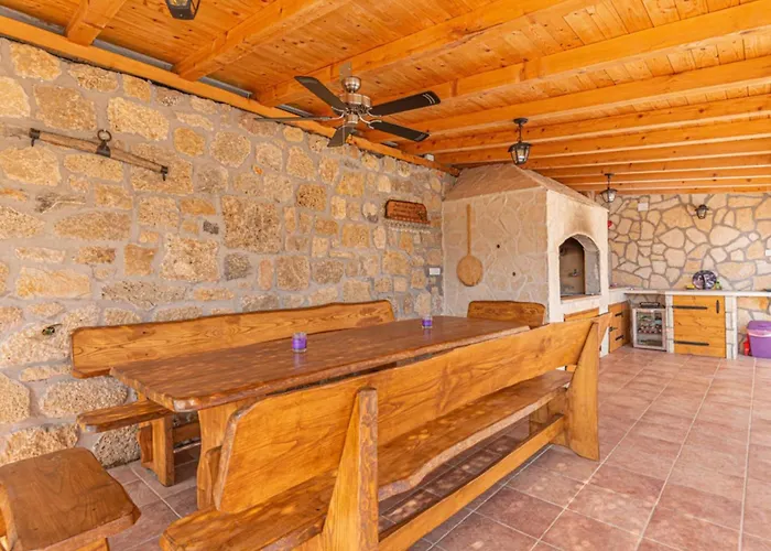 Villa Maria With Outdoor Pool - Five Bedroom With Outdoor Pool