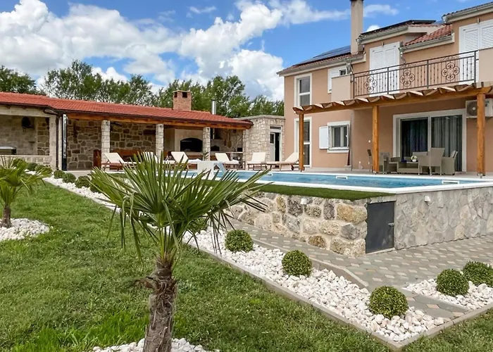 Villa Maria With Outdoor Pool - Five Bedroom With Outdoor Pool Drniš