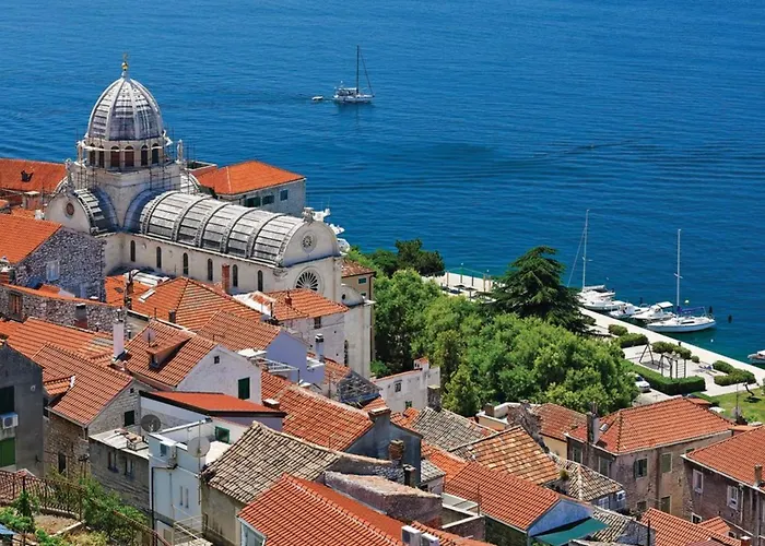 Villa Maria With Outdoor Pool - Five Bedroom With Outdoor Pool Drniš