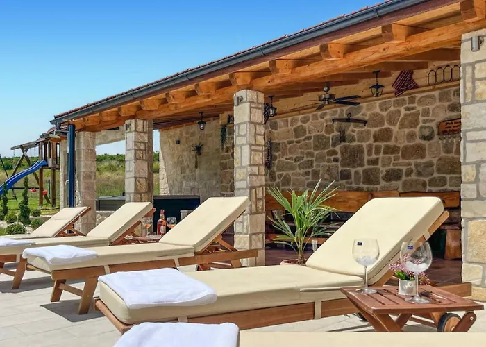 Maria With Outdoor Pool - Five Bedroom With Outdoor Pool Villa *