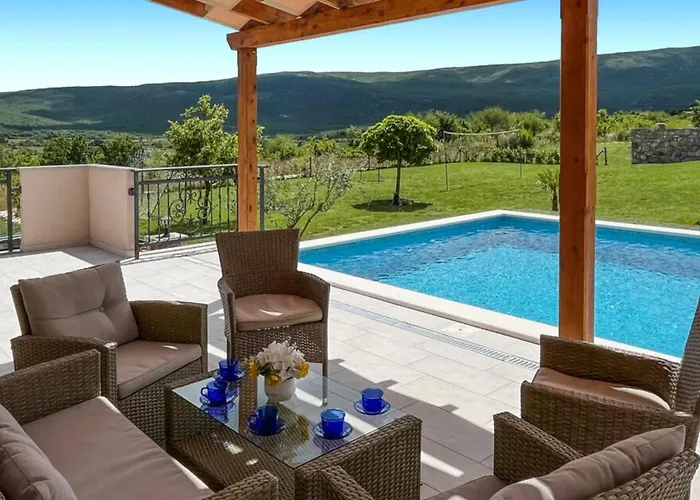 Maria With Outdoor Pool - Five Bedroom With Outdoor Pool * Drniš