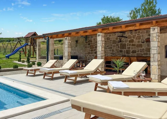Maria With Outdoor Pool - Five Bedroom With Outdoor Pool Villa Drniš